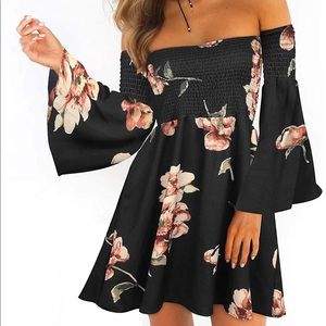 Gorgeous floral off shoulder baby doll dress Sz M